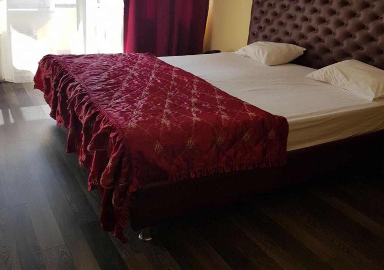Emperum Nelson Hotel Кишинев Екстериор снимка