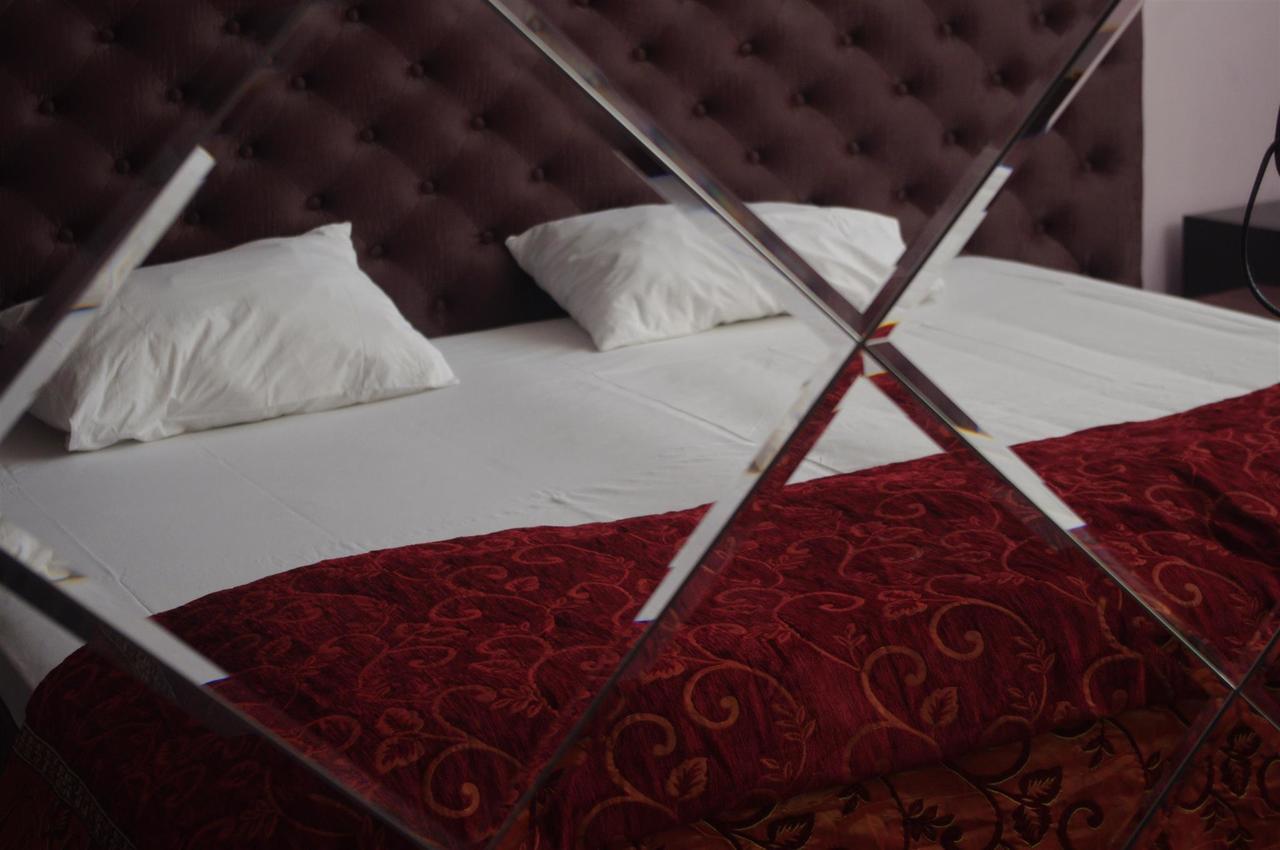 Emperum Nelson Hotel Кишинев Екстериор снимка